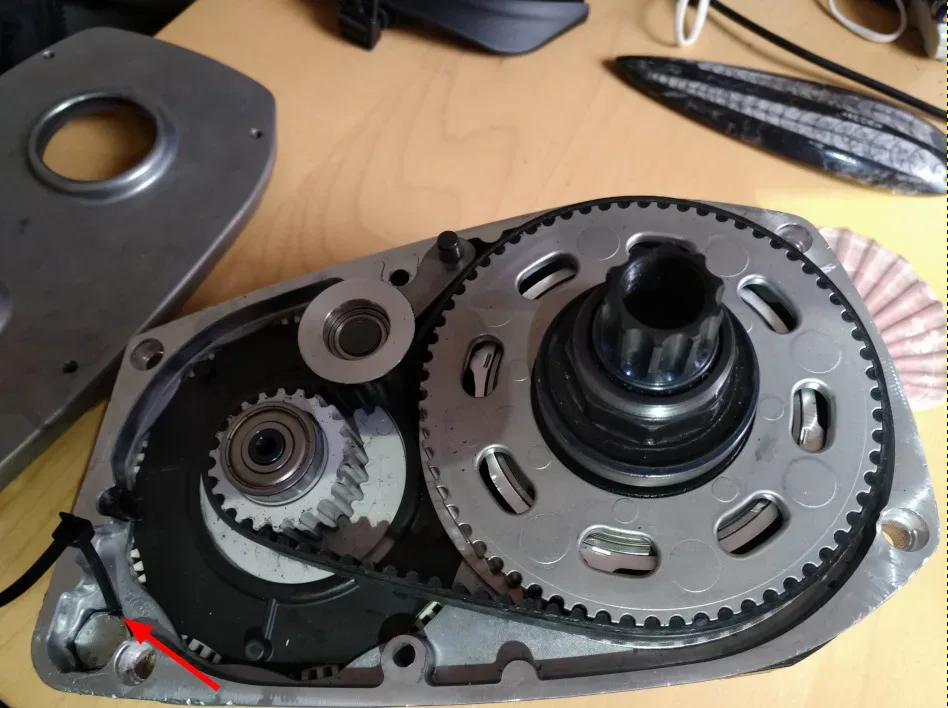 Einem Knacken auf der Spur – Wackelnde Brose Drive-T Motorschrauben mit Kabelbinderstück zähmen – Solved: Bike jetzt knackfrei